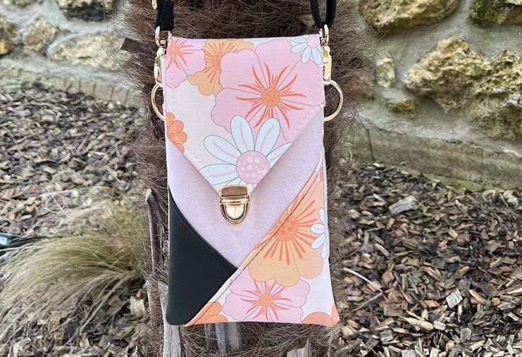 Pochette téléphone Padouk rose pâle à fleurs