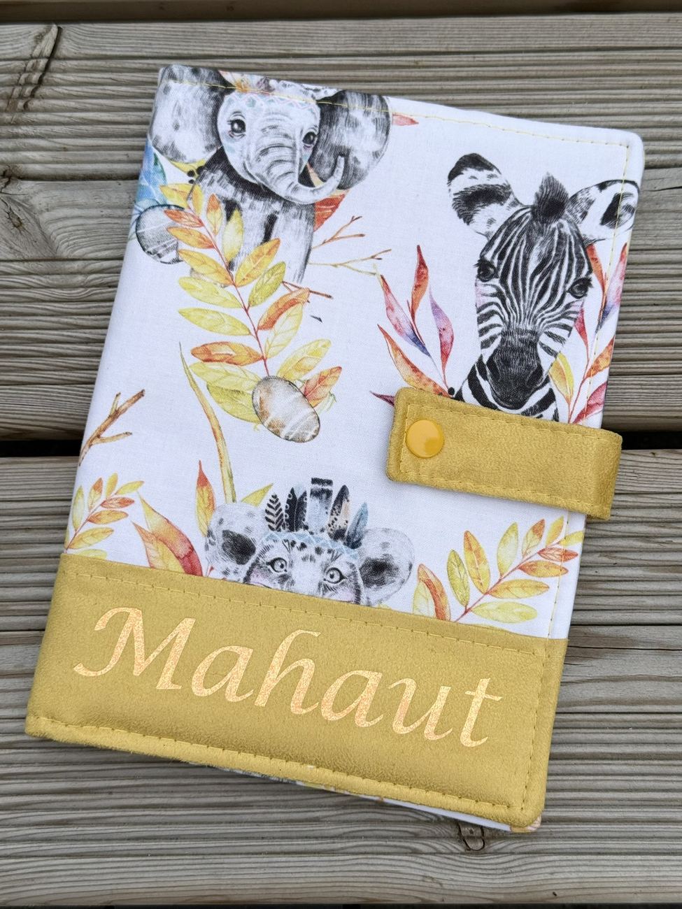 Protège-carnet de santé brodé Mahaut
